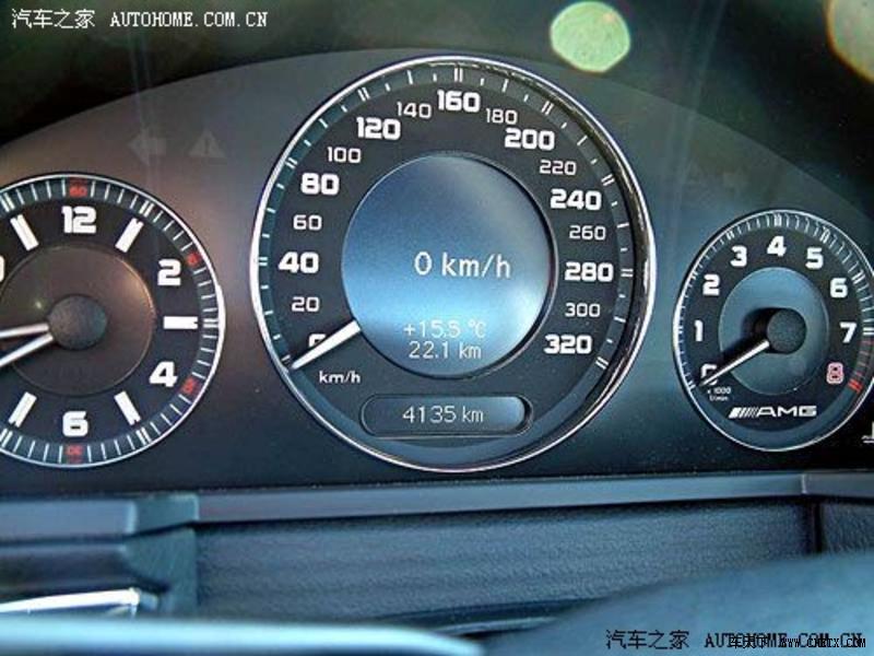 奔驰e级 奔驰e级 奔驰e级 e63 amg 中控方向盘 汽车天下 高清图片