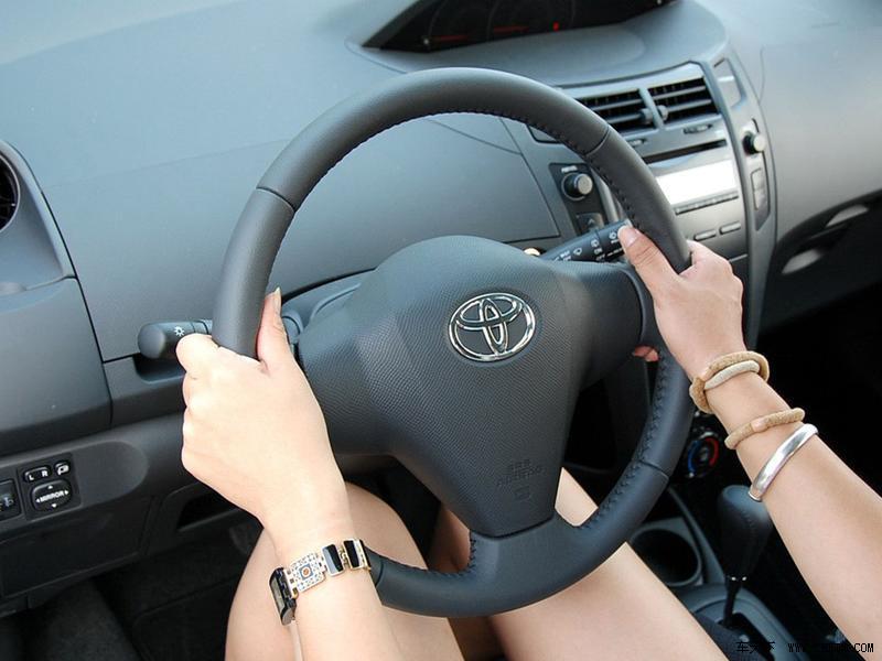 【图】雅力士 1.6rs至尊版 at中控方向盘图片1