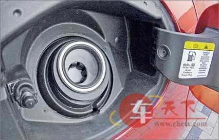 蒙迪欧无盖油箱口车主不需要进 旋钮、按键和开关太多,还有可以高清图片