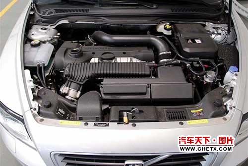 尾部的"volvo"标志字体间距被拉大,字体加粗,凸显了沃尔沃汽车高清图片