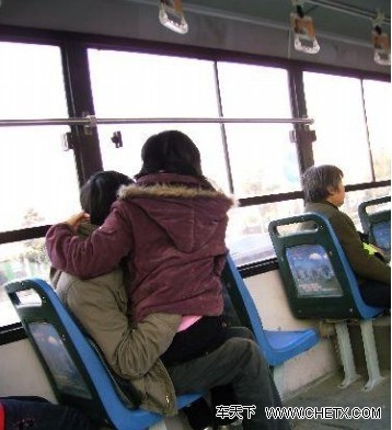 【图】苏州公交门引热议
