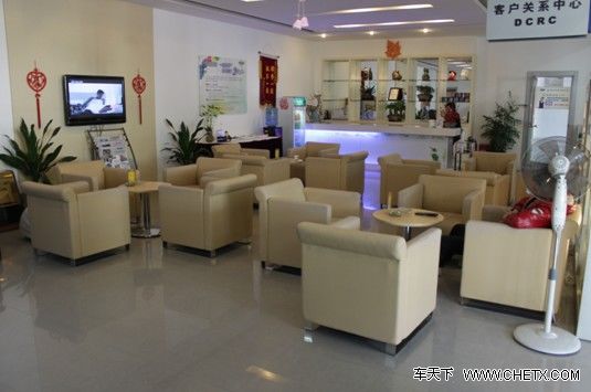 (图3:4s店客户休息区图片尺寸:550*400)   客休区采用时尚,休闲现代