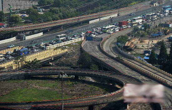 金桥立交拆除首个工作日 分流道路拥堵